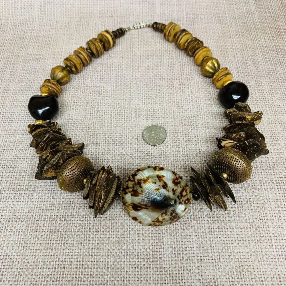 VTG Coconut Beaded Shell Necklace‎